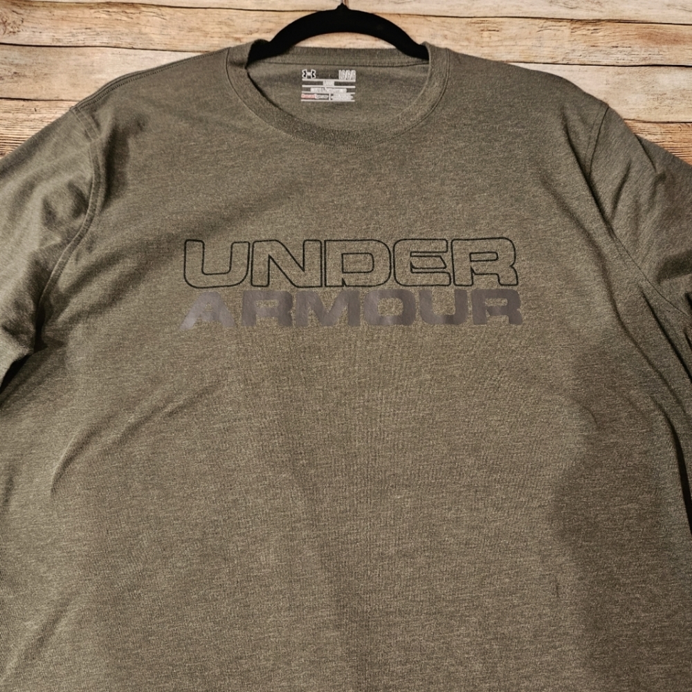 Under Armour short sleeve shirt